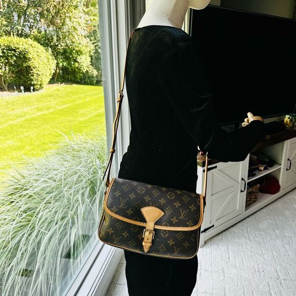 Louis Vuitton Sologne Monogram - Picture 9 of 16